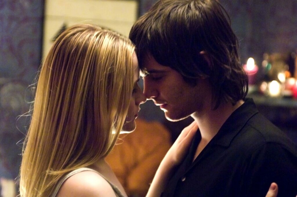 ACROSS THE UNIVERSE, Evan Rachel Wood, Jim Sturgess, 2007. ©Sony Pictures/courtesy Everett Collection